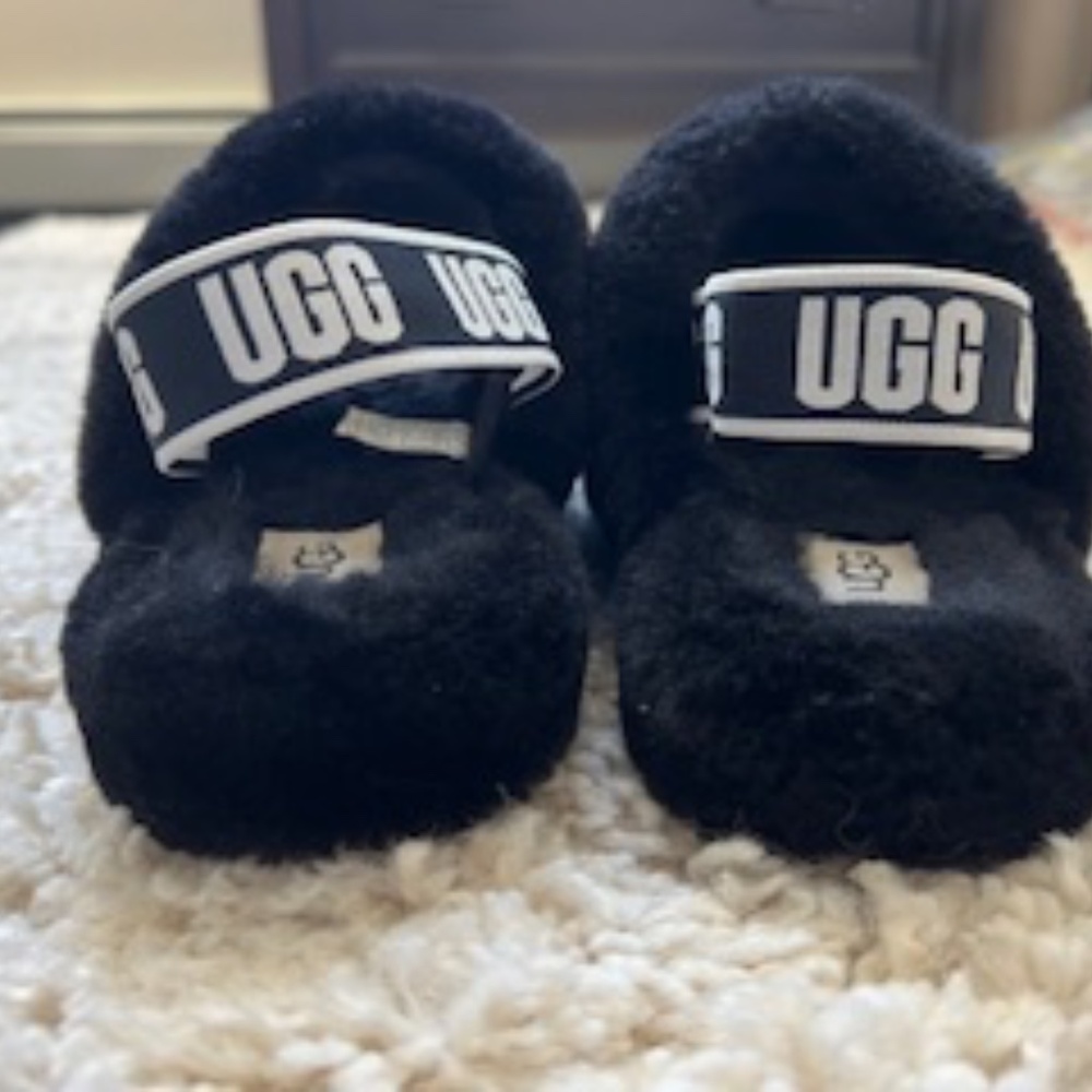 UGG Fluff Yeah Youth Size 2 Black Sheepskin Fur Sling back Slipper Sandals - Picture 7 of 8